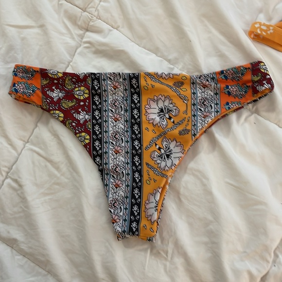 Bikini - Picture 5 of 5